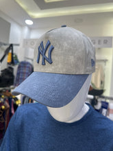 Cargar imagen en el visor de la galería, Yankees New Era Cap
