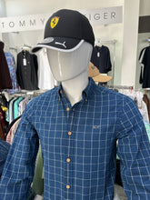 Cargar imagen en el visor de la galería, VineyardVines Classic Fit
