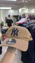 Cargar imagen en el visor de la galería, Yankees New Era Cap
