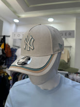 Cargar imagen en el visor de la galería, Yankees New Era
