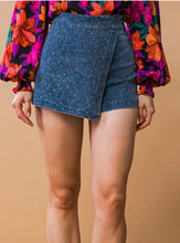 Cargar imagen en el visor de la galería, Falda Short Jeans
