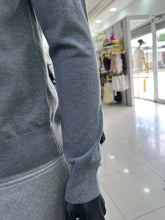 Cargar imagen en el visor de la galería, Sueter Calvin Klein
