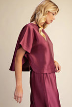 Cargar imagen en el visor de la galería, Blusa Satinada

