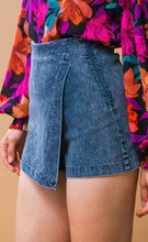 Cargar imagen en el visor de la galería, Falda Short Jeans
