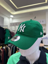Cargar imagen en el visor de la galería, Yankees New Era Cap
