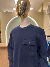 Cargar imagen en el visor de la galería, Camiseta Karl L Texturizada
