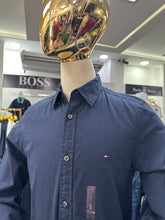 Cargar imagen en el visor de la galería, Tommy Hilfiger Casual Fit
