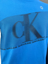 Cargar imagen en el visor de la galería, Calvin Klein Camiseta
